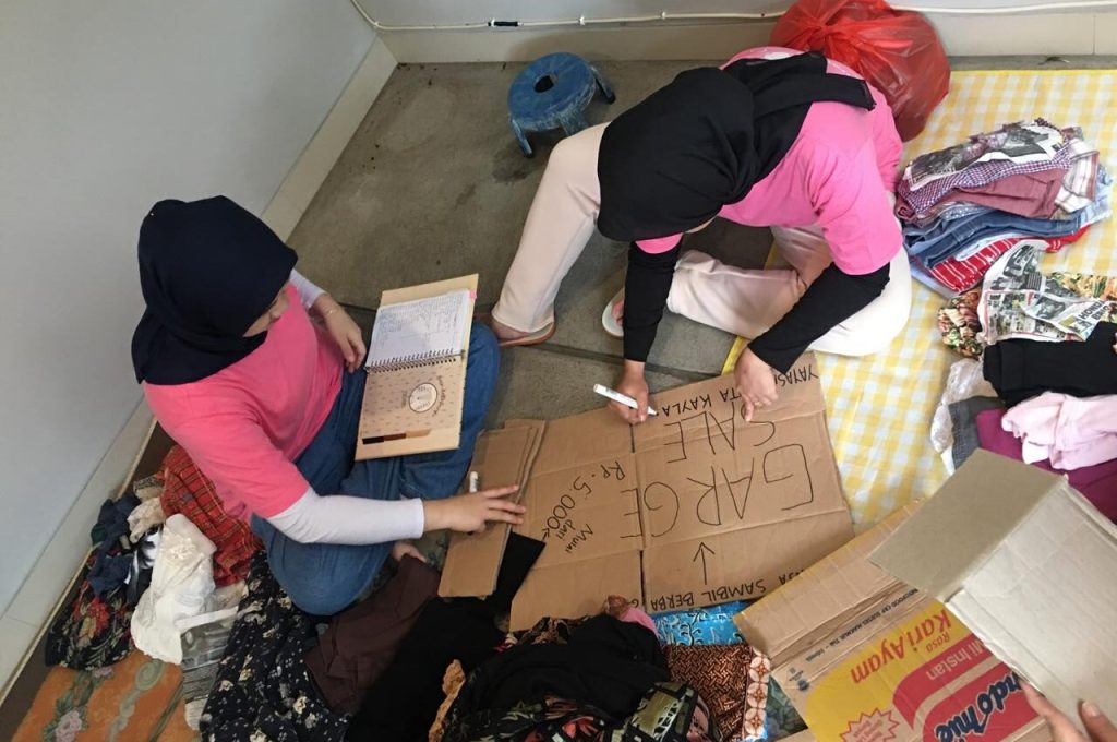 Garagesale-1